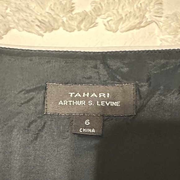 Elegant Navy Midi Dress with White Trim - Picture 3 of 5